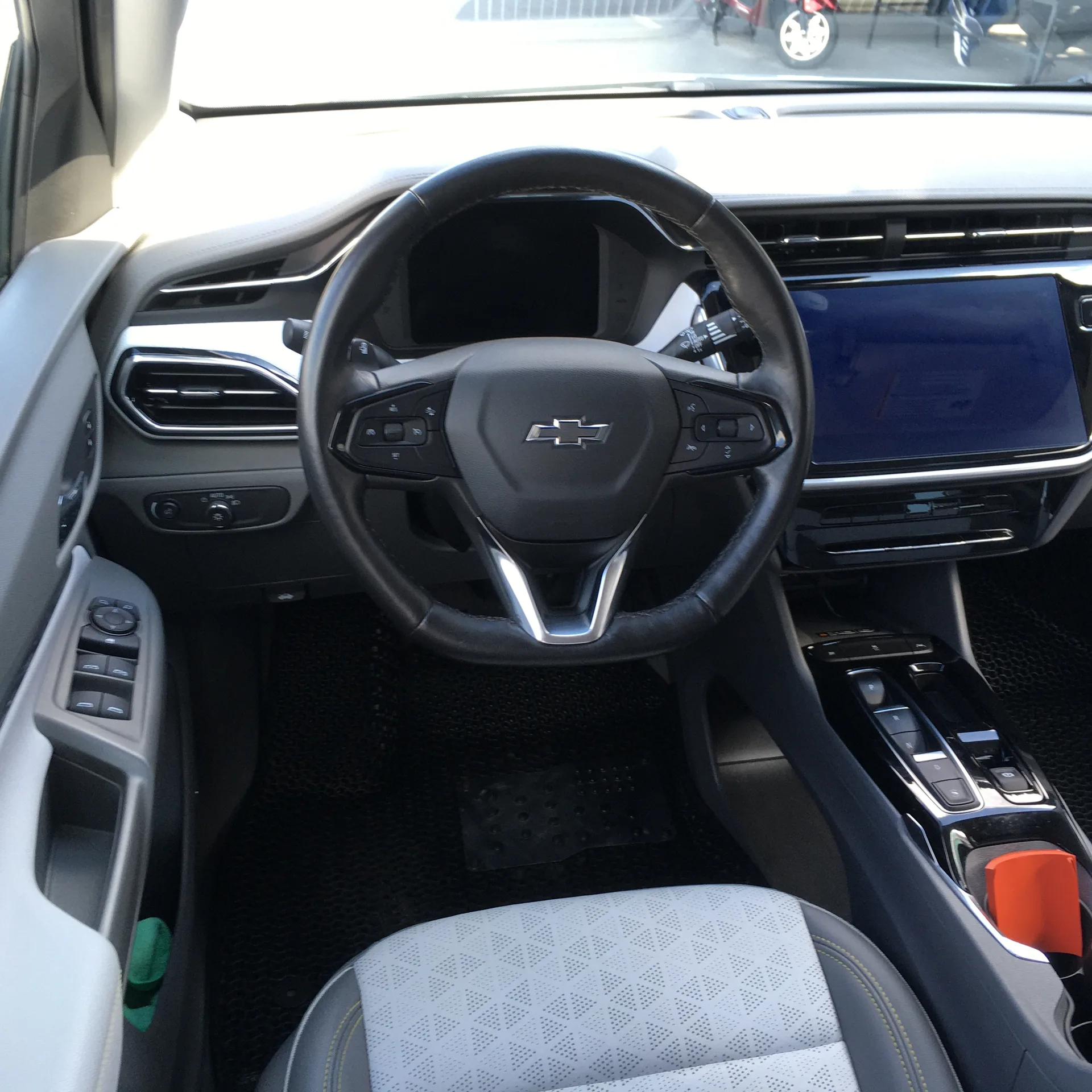 Chevrolet Bolt EUV — фото 5