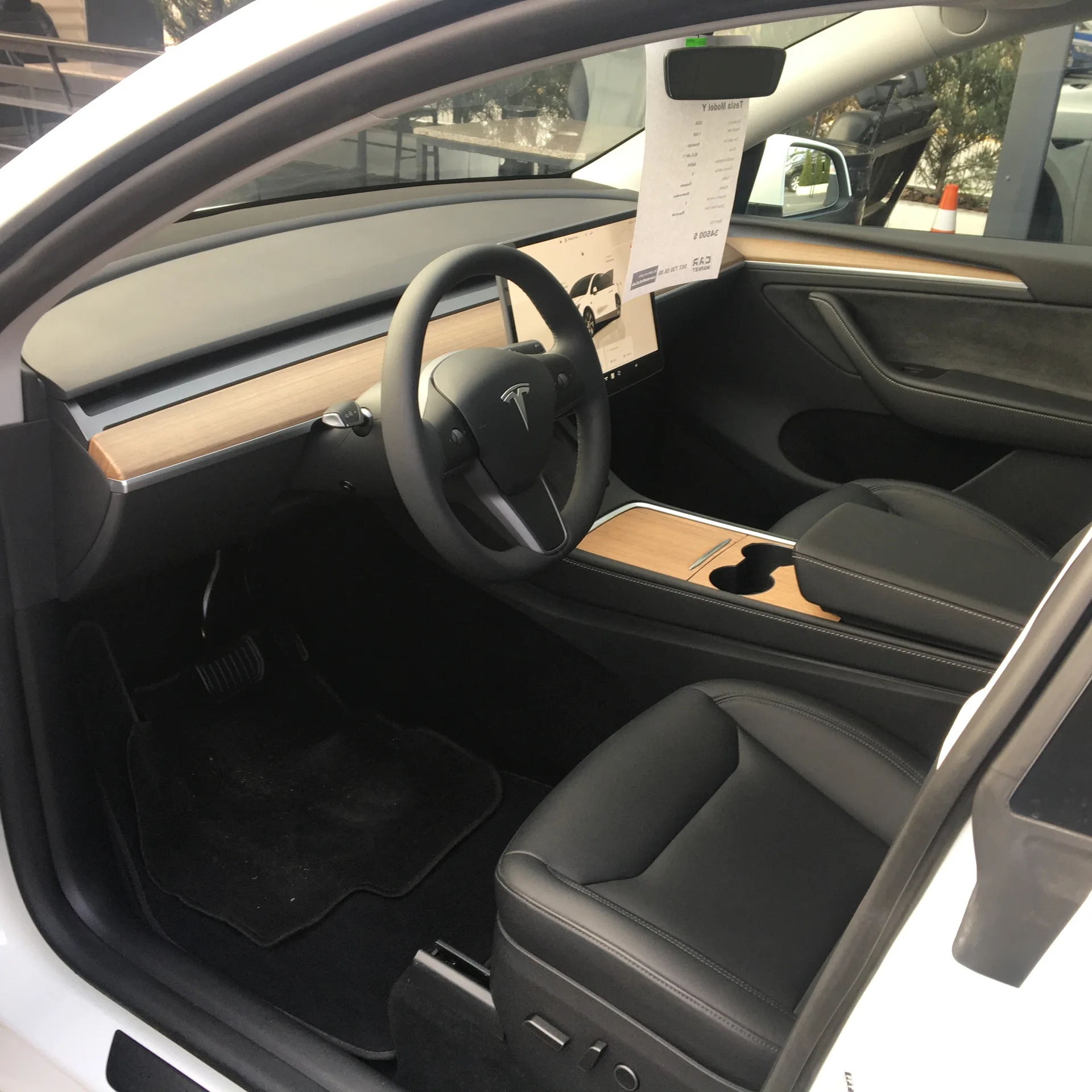 Tesla Model Y — фото 8