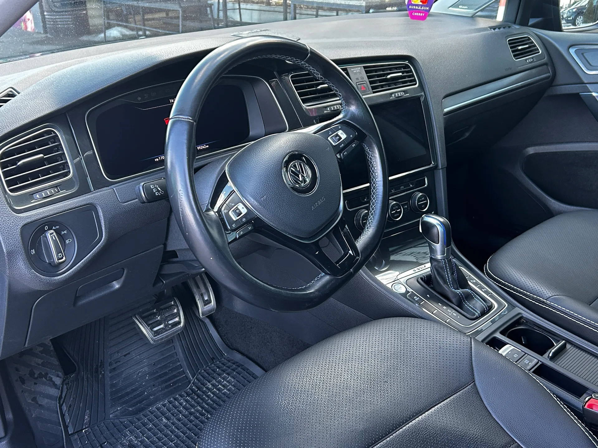 Volkswagen e-Golf — фото 5