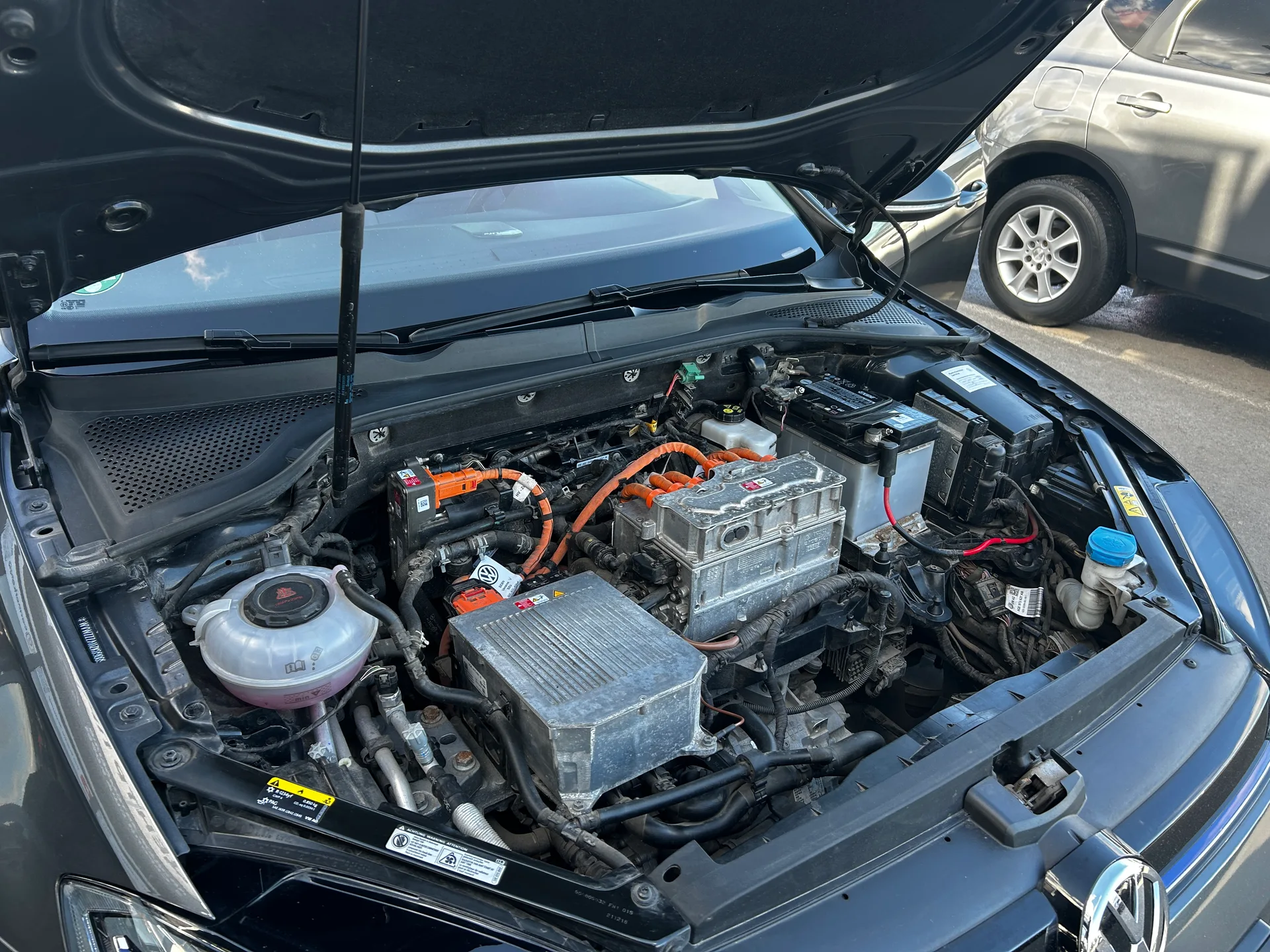 Volkswagen e-Golf — фото 9