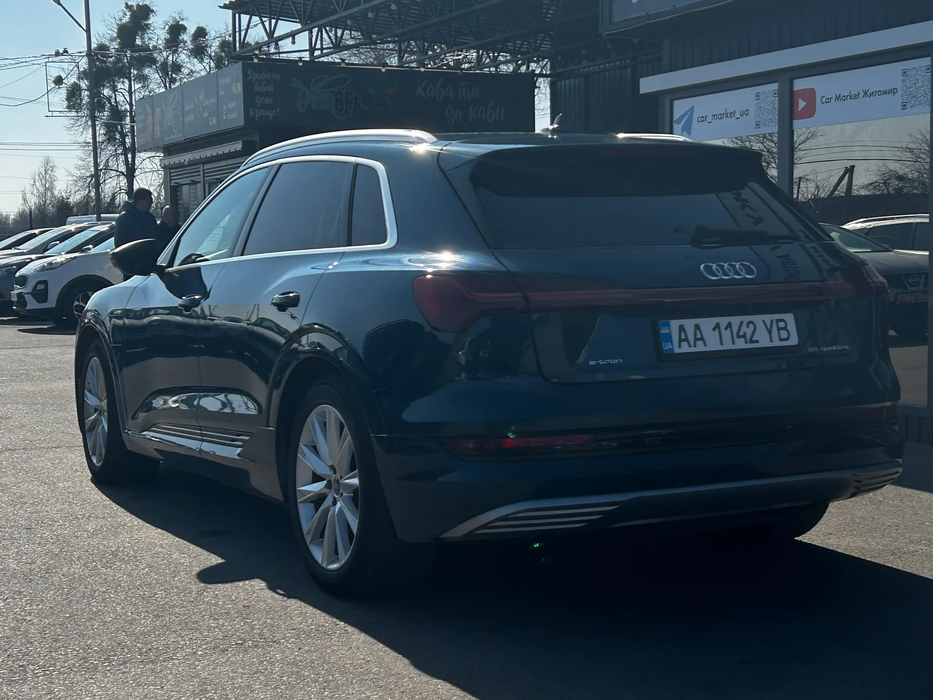 Audi e-tron — фото 4