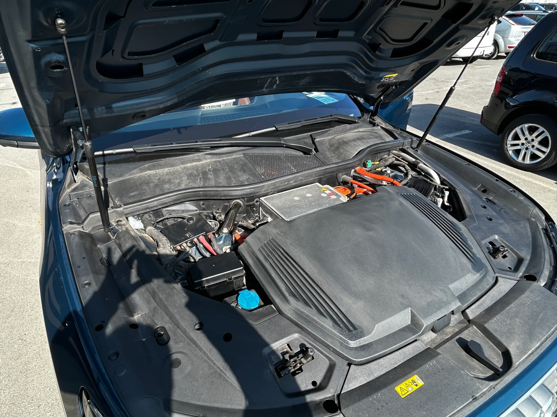 Audi e-tron — фото 9