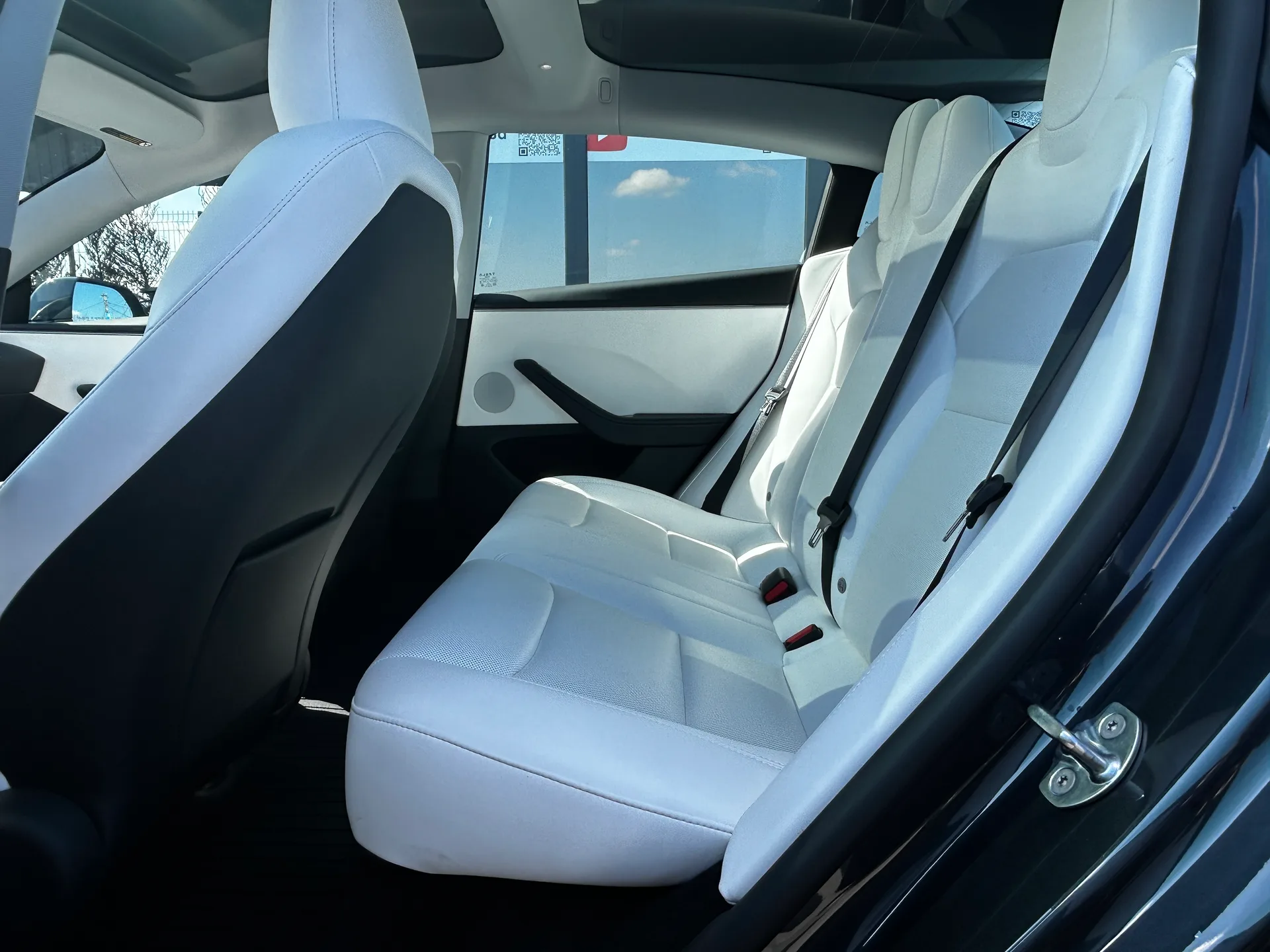 Tesla Model 3 — фото 7