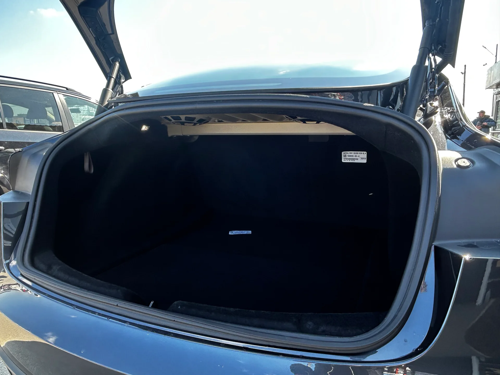 Tesla Model 3 — фото 8