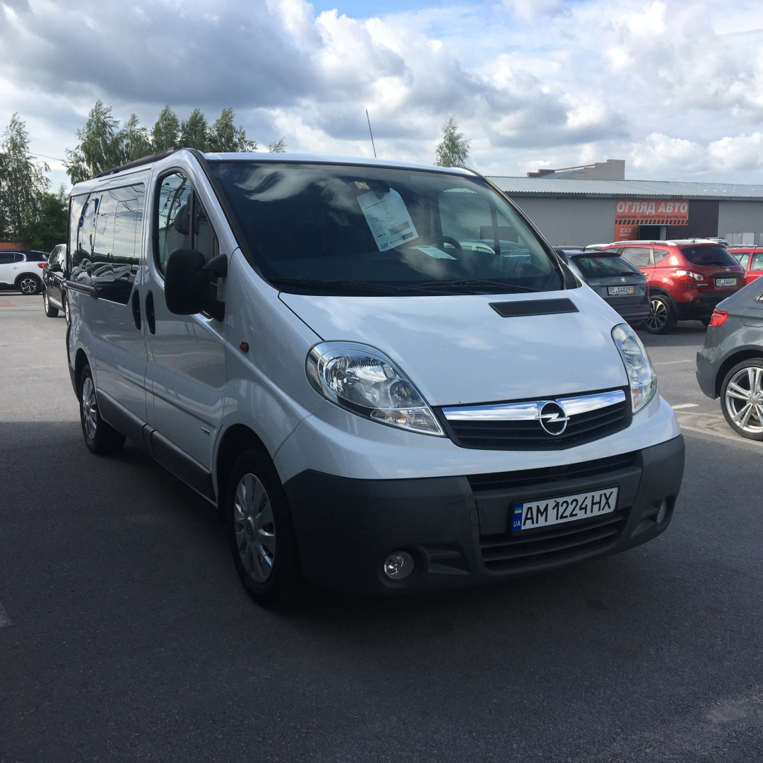 Opel Vivaro пасс. 2008 Opel Vivaro пасс. 2008