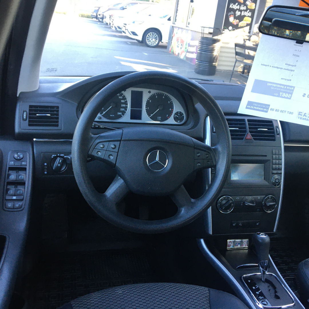 Mercedes-Benz B 180 2011 Mercedes-Benz B 180 2011