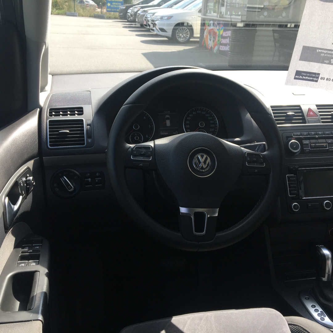 Volkswagen Touran 2011 Volkswagen Touran 2011