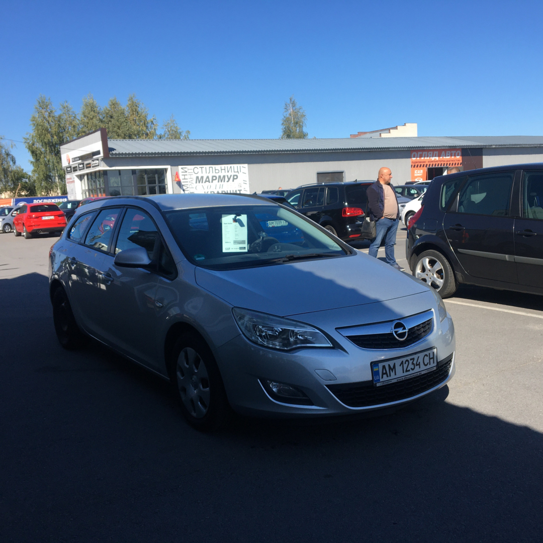 Opel Astra 2011 Opel Astra 2011
