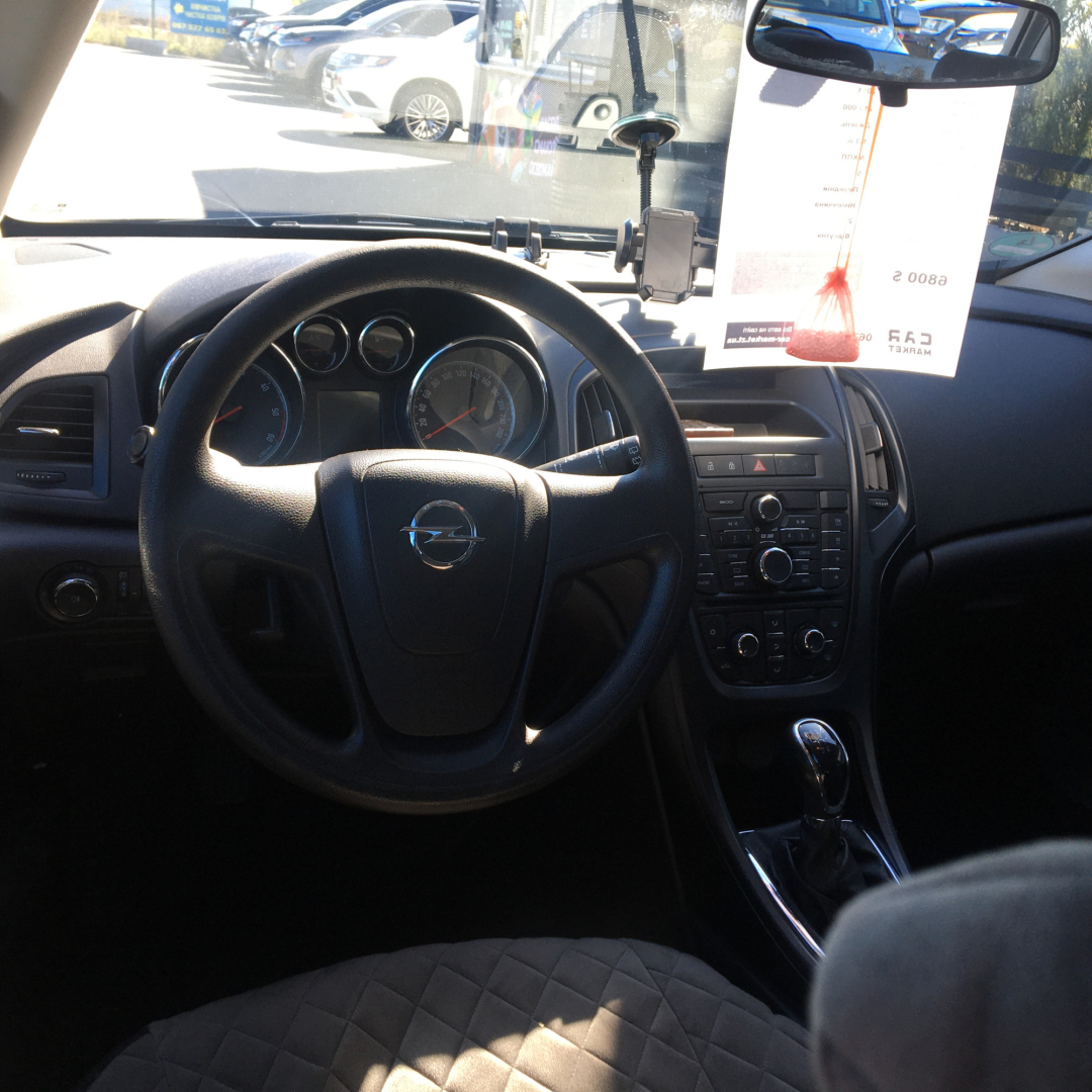 Opel Astra 2011 Opel Astra 2011