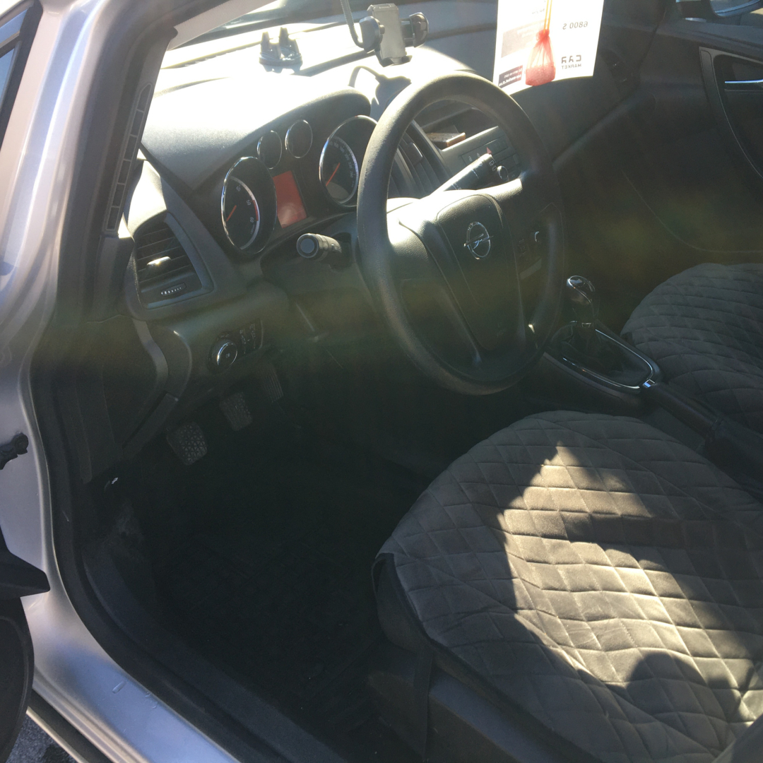 Opel Astra 2011 Opel Astra 2011