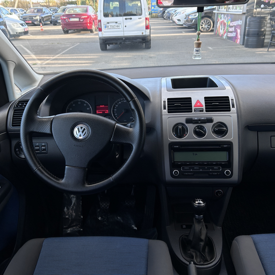 Volkswagen Touran 2010 Volkswagen Touran 2010