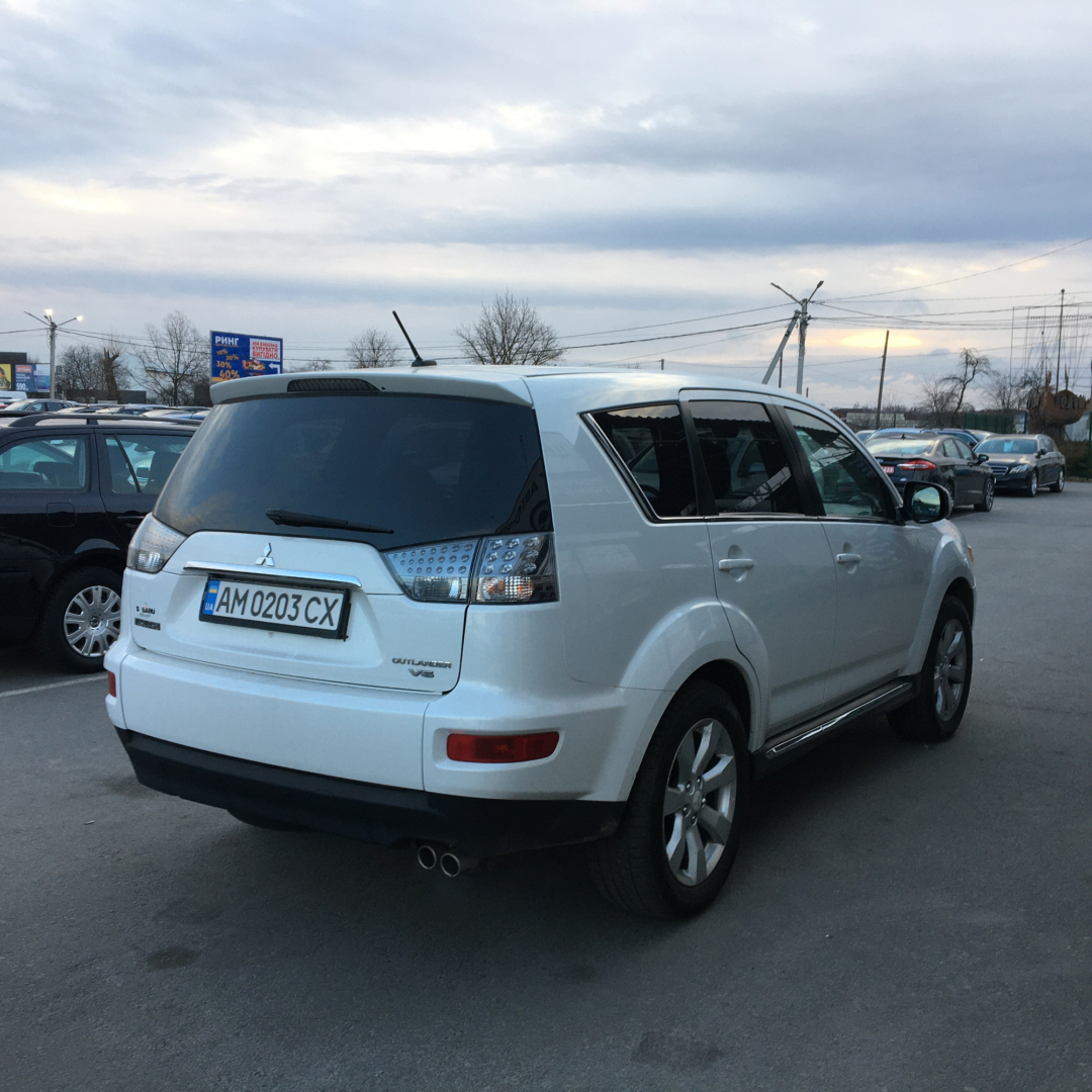 Mitsubishi Outlander XL 2010 Mitsubishi Outlander XL 2010