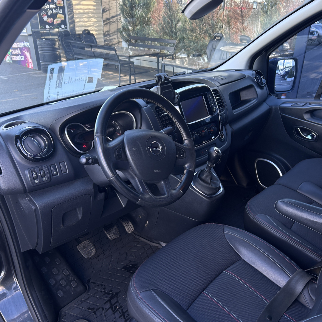 Opel Vivaro пасс. 2017 Opel Vivaro пасс. 2017