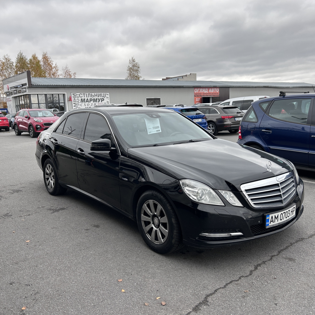 Mercedes-Benz E 220 2011 Mercedes-Benz E 220 2011