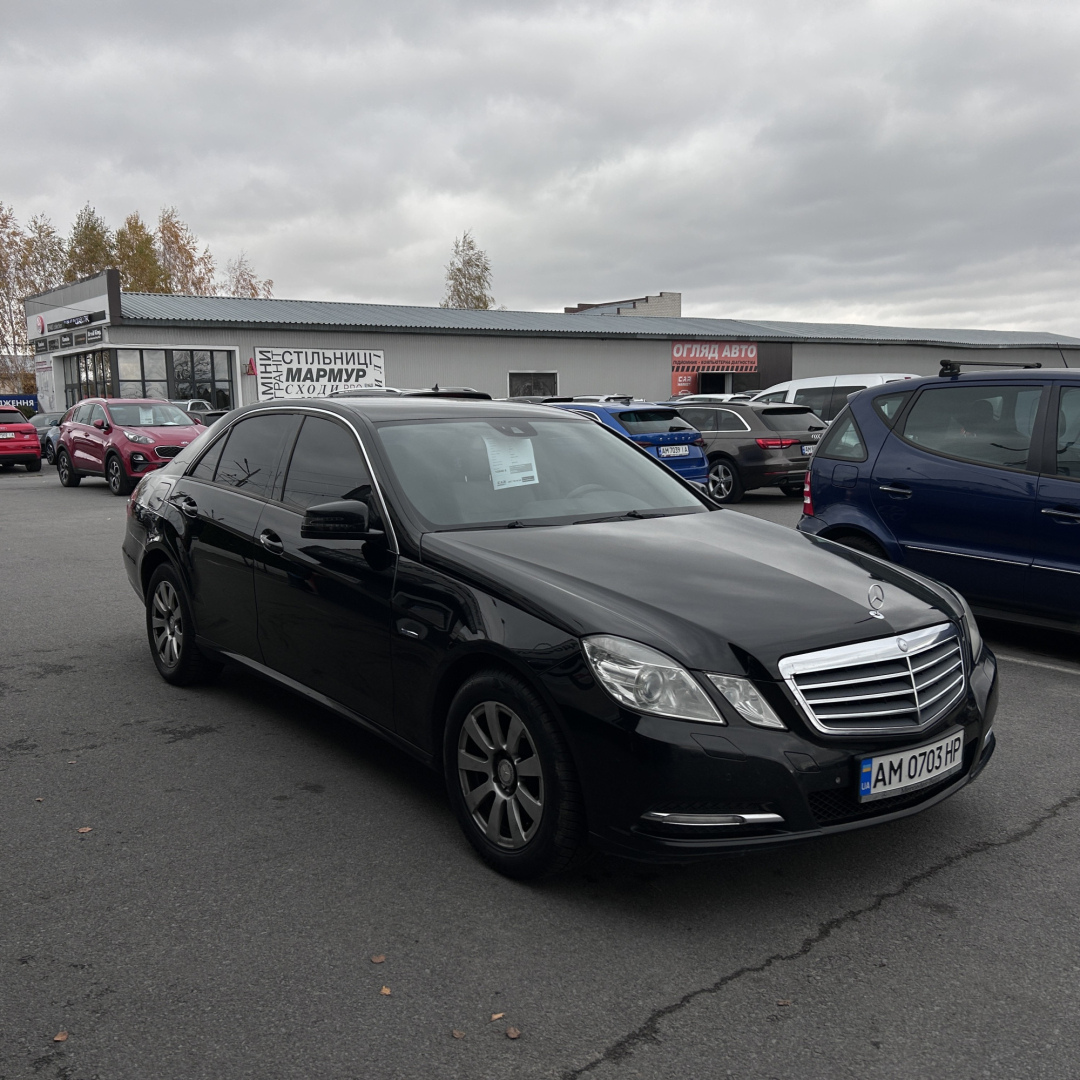 Mercedes-Benz E 220 2011 Mercedes-Benz E 220 2011