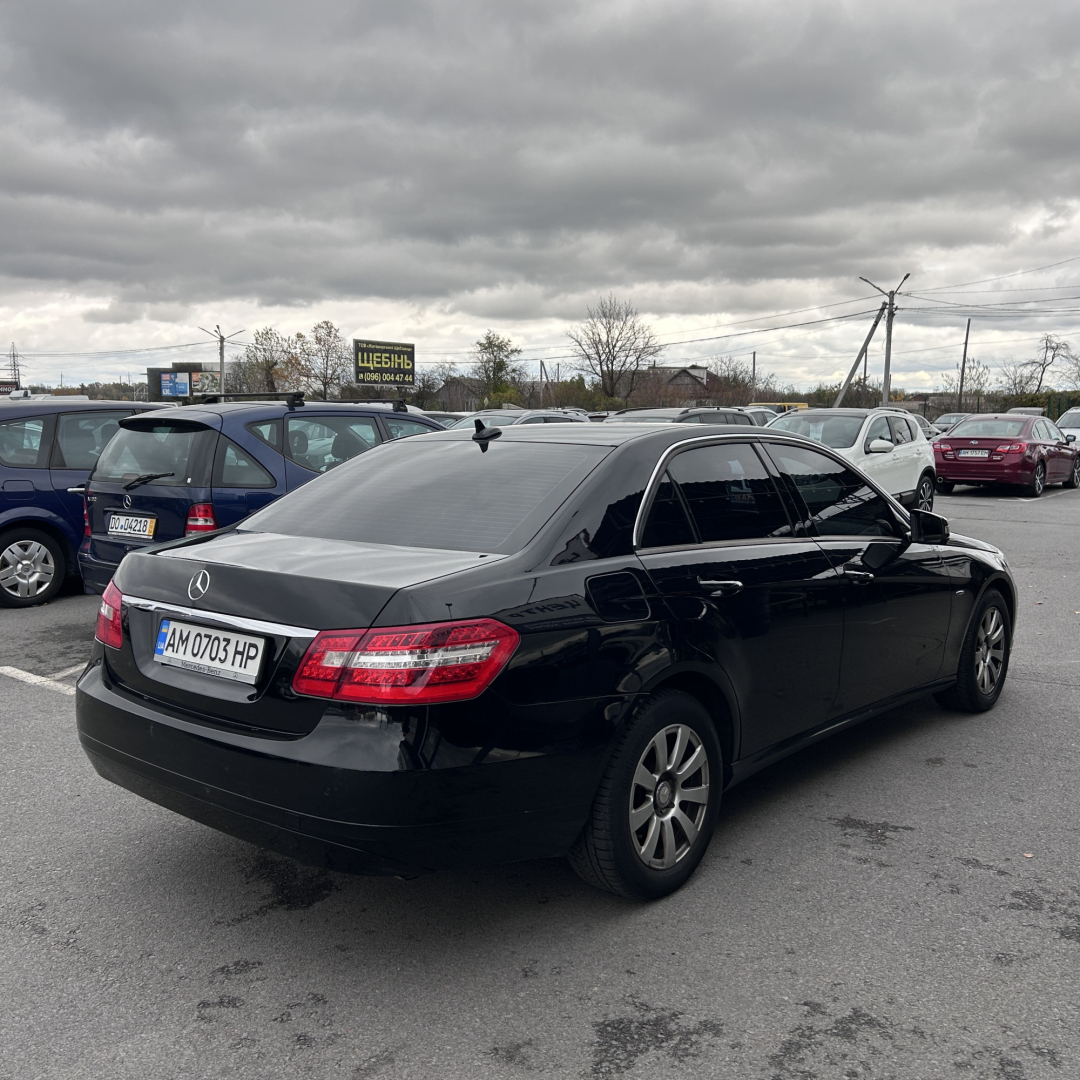 Mercedes-Benz E 220 2011 Mercedes-Benz E 220 2011
