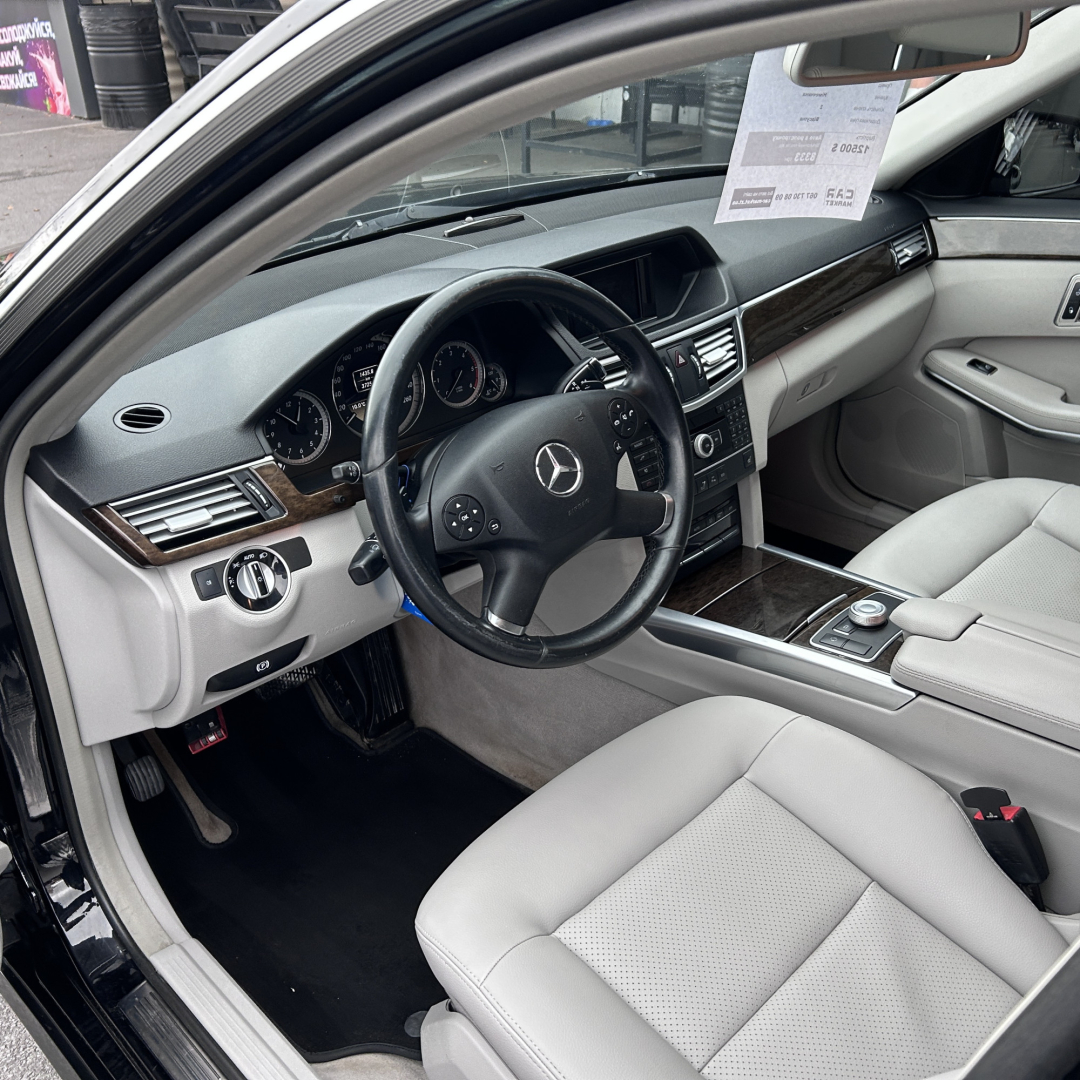 Mercedes-Benz E 220 2011 Mercedes-Benz E 220 2011